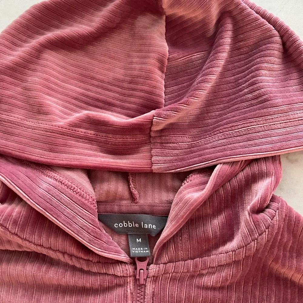 NWOT Chic Pink Velvet Hoodie‎ - Picture 4 of 6
